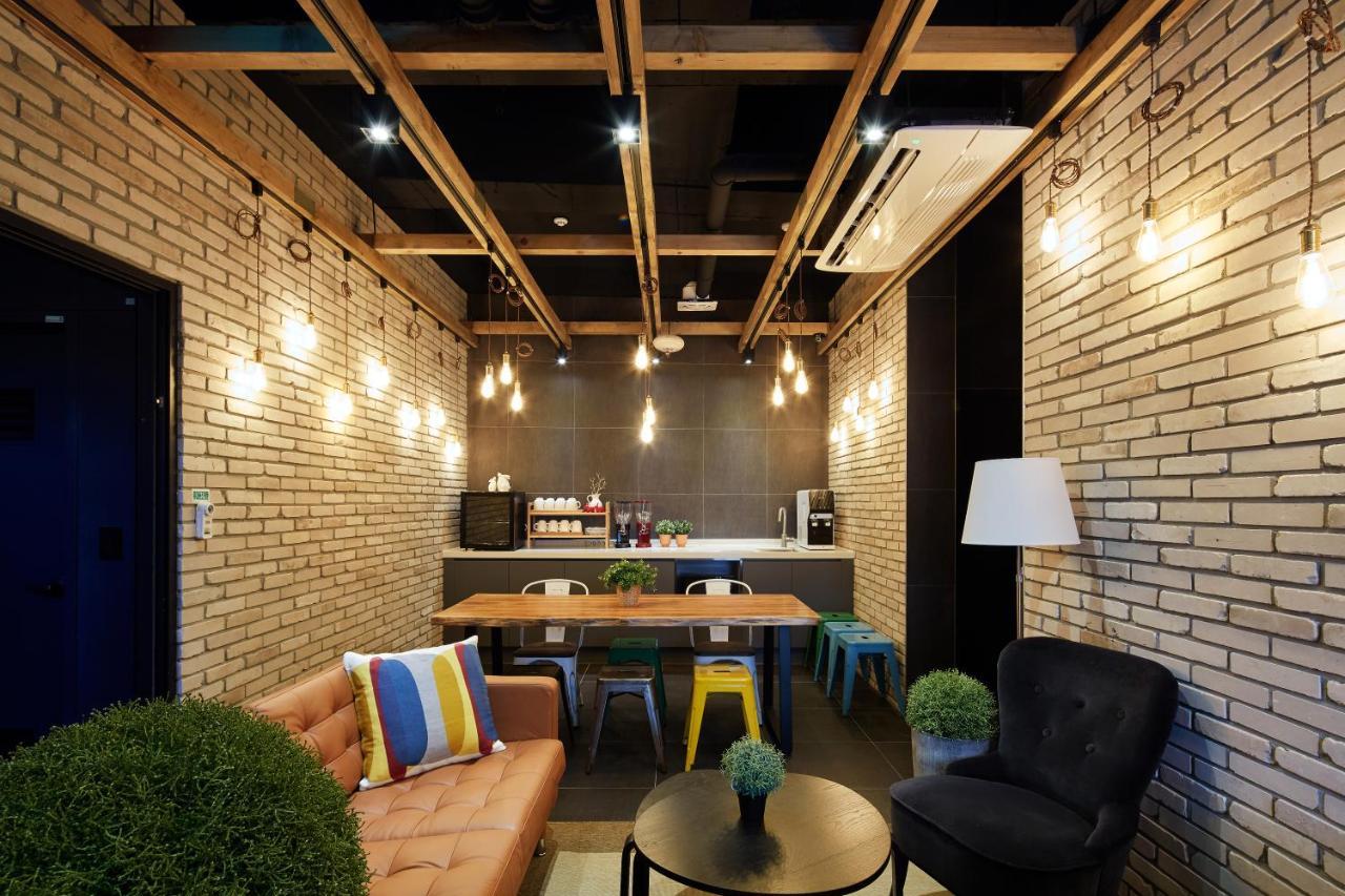 Hostel CLEO Seoul Hongdae Exterior foto